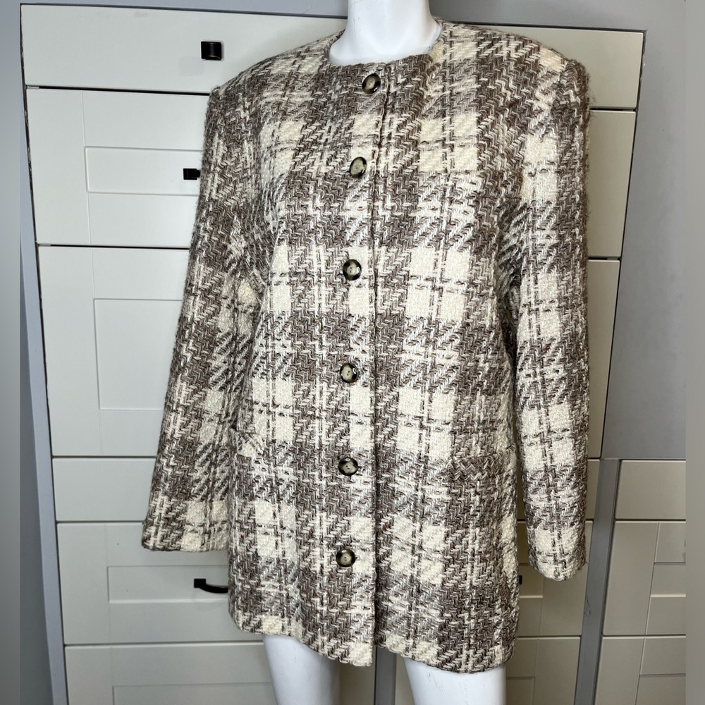 Bianca. Size 10 Wool blend blazer coat.. Made in Canada. Brown cream. Button